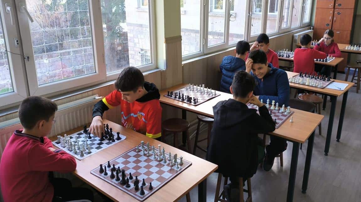 Satranç Turnuvamızda Çeyrek Final Müsabakaları Yapıldı